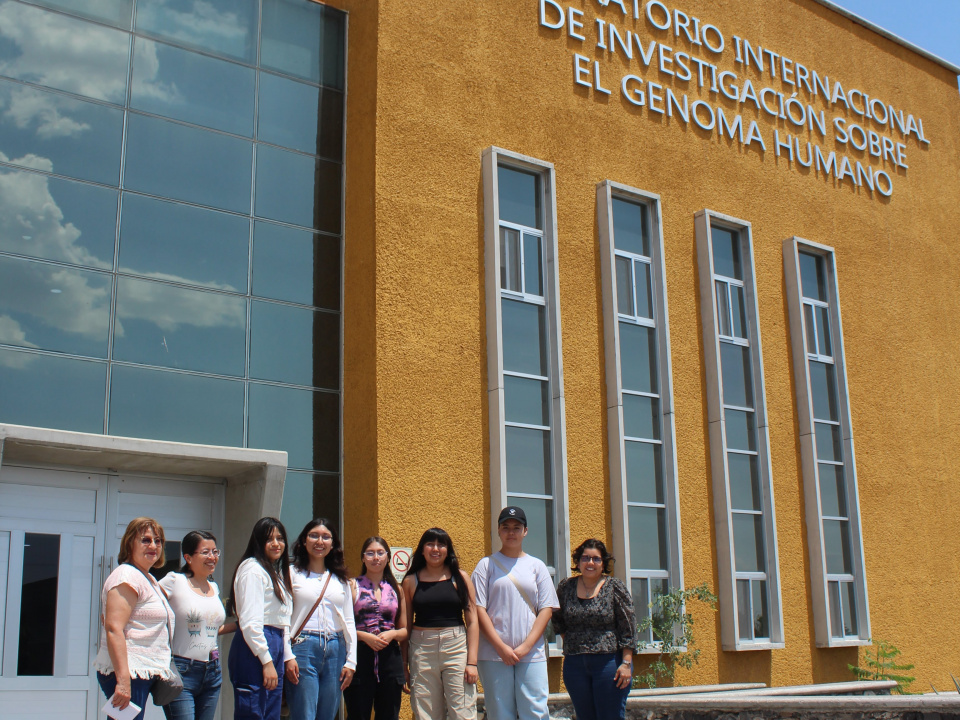 Vallejo visita la ENES Juriquilla | Gaceta del Colegio de Ciencias y ...